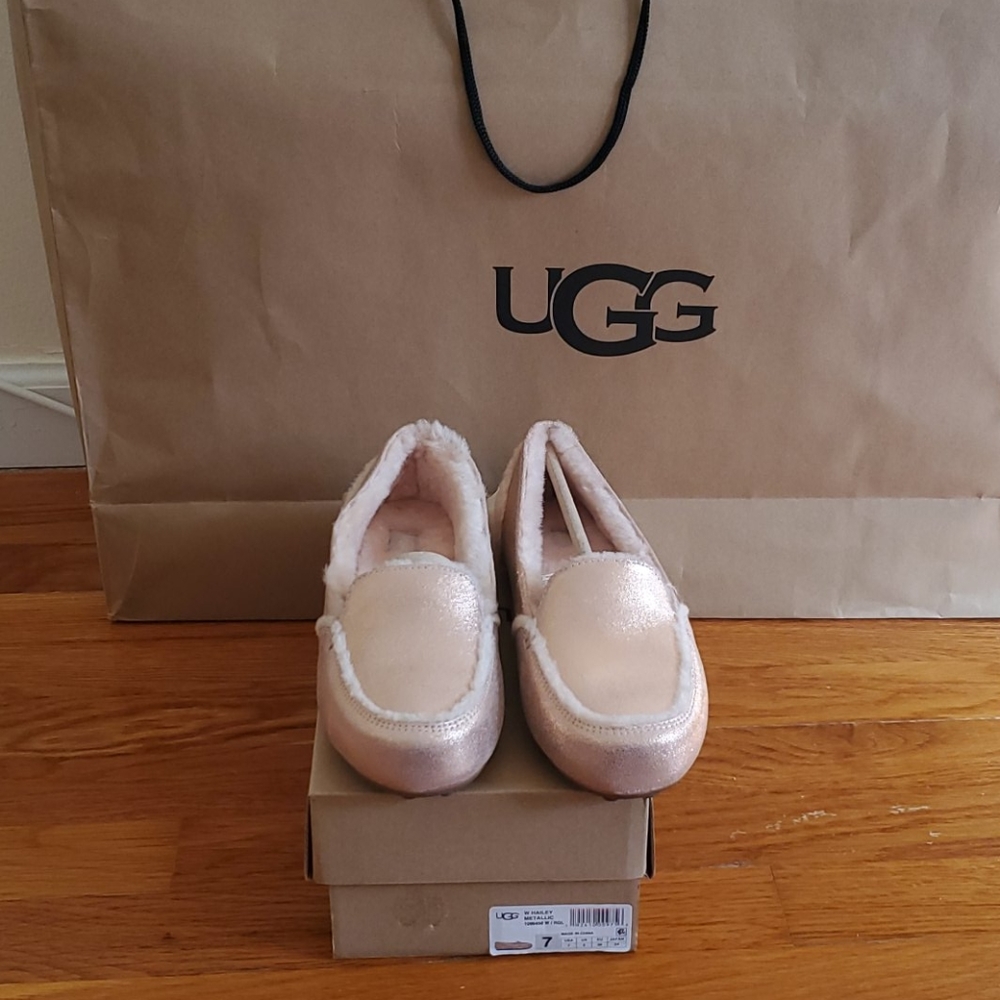 Uggs  metallic shoe sale price is final